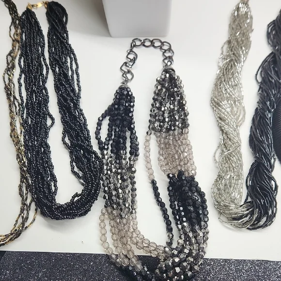 1 Trifari Black Seedbead Necklace 5 Unmarked Necklace Lot - Picture 4 of 7